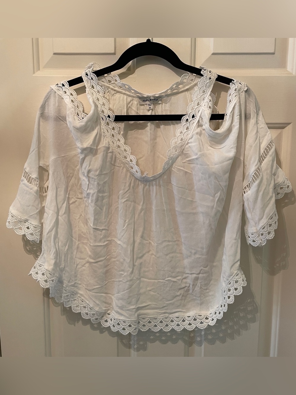 Solemio White Lace Cold-Shoulder Blouse